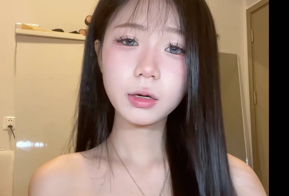 99+ ảnh Ý Xuân hot nhất lộ full clip Ý Xuân bán quạt