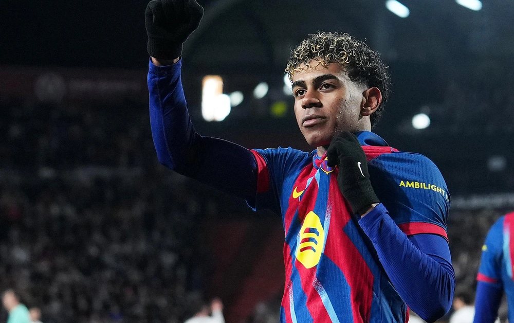 Yamal 'lột xác' với phiên bản Quả bóng Vàng