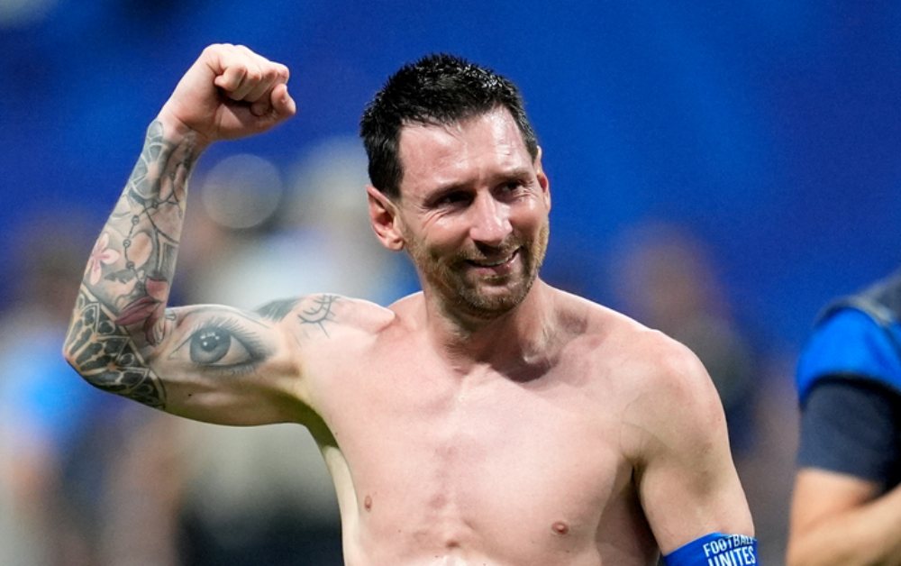 Messi bật khóc sau màn ngược dòng của Argentina trước Ai Cập