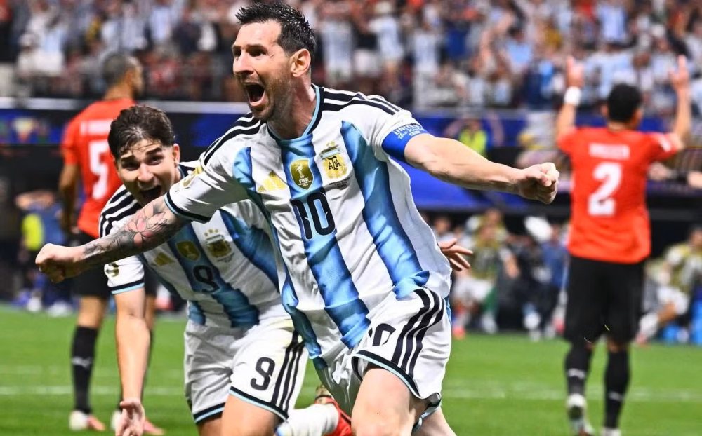 Nếu FIFA xác định trọng tài sai, Argentina và Ai Cập có phải đá lại?