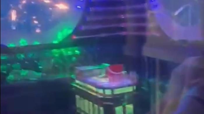 Clip 2 cô giáo hát karaoke ở Hải Lăng gây chú ý MXH