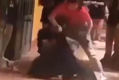 Full Clip Nữ Sinh Quỳ Khóc Trước Cửa Lớp Đến Kiệt Sức gây phẫn nộ