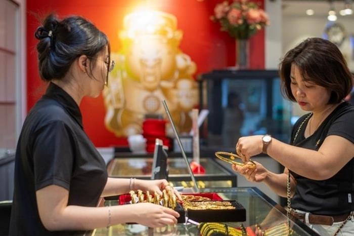 Giá vàng hôm nay 30/8: Quay đầu đi ngang sau cú giảm cực mạnh