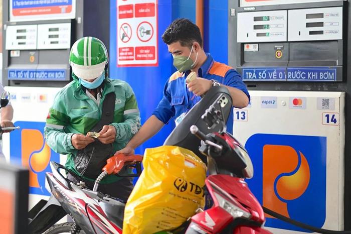 Giá xăng dầu hôm nay 30/8/2026: Thế giới tiếp tục đi xuống