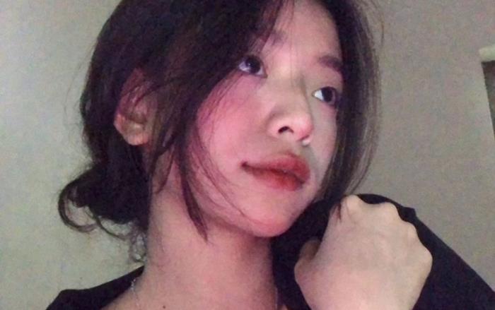 Hot girl qmh là ai mà khiến MXH "dậy sóng"?