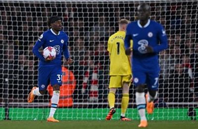 "Đè bẹp" Chelsea, Arsenal chiếm lại ngôi đầu bảng từ Man City