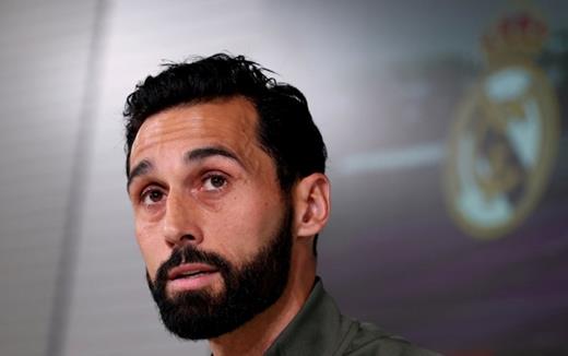 Arbeloa phơi bày vết rạn lớn nhất Real Madrid: Khi phòng thay đồ không còn “bức tường im lặng”