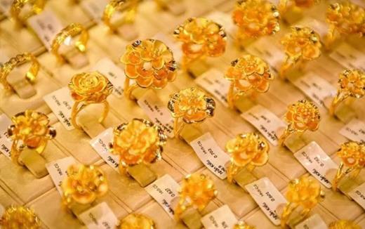 Giá vàng ngày 28/4 lao dốc mạnh: Thế giới “bốc hơi” hơn 120 USD/ounce, trong nước giảm sâu