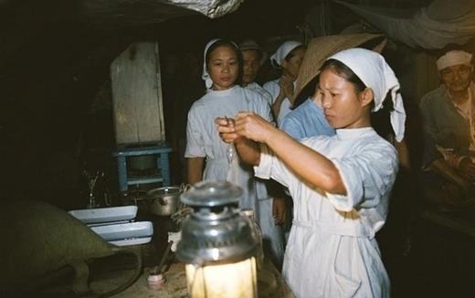 Những ca phẫu thuật kỳ lạ của y bác sĩ vào Nam làm nhiệm vụ