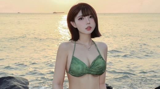 Không nằm ngoài cuộc chơi, Hà Phương Boo "chiếm sóng" MXH với bộ ảnh "đón hè" bỏng mắt