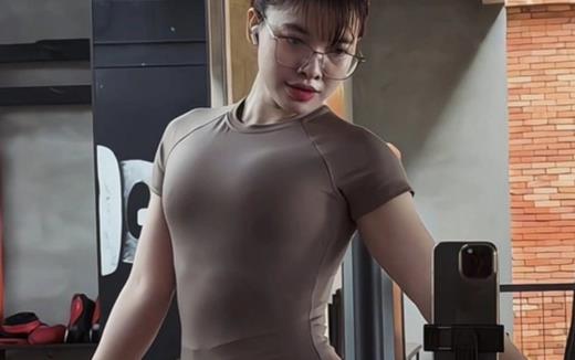 Không chỉ nóng bỏng, nữ gymer hot nhất hóa ra là “chiến thần” game thực thụ