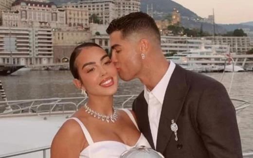 Cristiano Ronaldo là ai? Siêu sao Bồ Đào Nha cầu hôn Georgina sau 9 năm hẹn hò