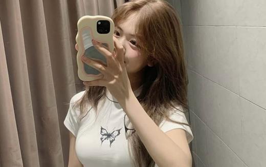 Hot girl khoe eo “con kiến” gây bão, màn đáp trả anti-fan khiến CĐM cứng họng