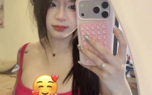 Bị mỉa mai chuyện ăn mặc, Linh Thỏ đáp trả thẳng thắn: ‘Tôi mặc gì là quyền của tôi’