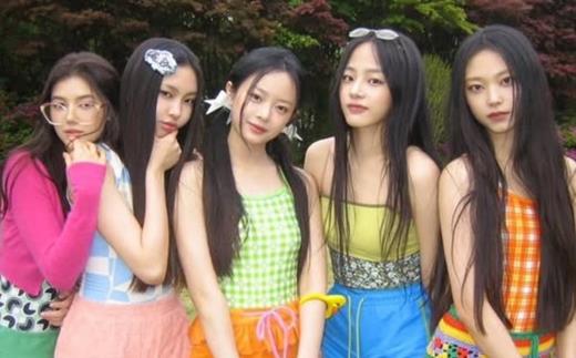 Min Hee Jin: “Nhìn NewJeans công chúng không liên tưởng nhóm nữ khác, nhưng nhìn ILLIT lại nghĩ ngay đến NewJeans”