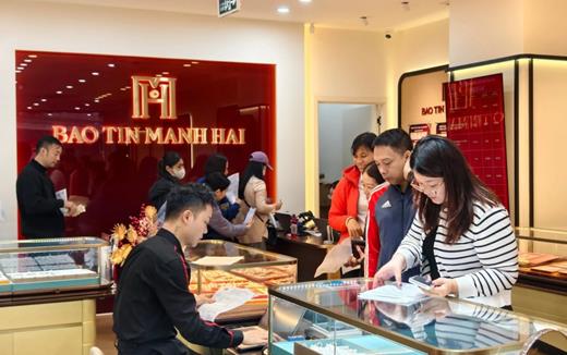 Giá vàng hôm nay 26/4 đảo chiều tăng mạnh, tiến sát 169 triệu đồng/lượng