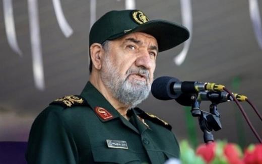 Iran cảnh báo có thể đánh chìm tàu Mỹ tại eo biển Hormuz