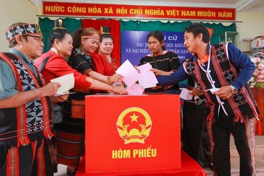 Tiếp nối mạch nguồn dân chủ, vững bước tiến vào giai đoạn phát triển mới