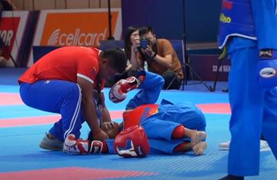 Võ sĩ Việt Nam bất ngờ "đánh bại" đối thủ bất động trên sàn đấu tại SEA Games 32