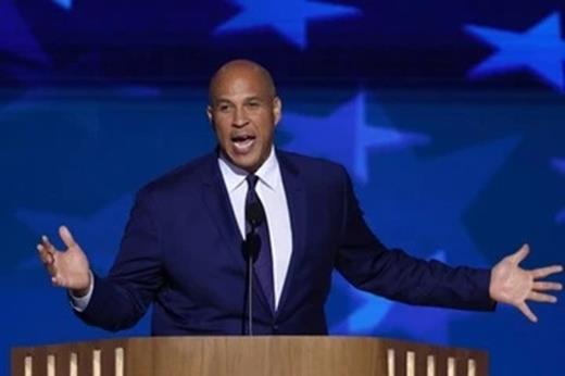 Thượng nghị sĩ phát biểu suốt 25 tiếng, chỉ trích chính quyền TT Trump