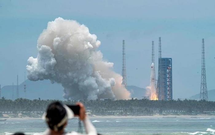 Trung Quốc thu hồi thành công tên lửa Trường Chinh 10B, tăng tốc cuộc đua công nghệ với SpaceX