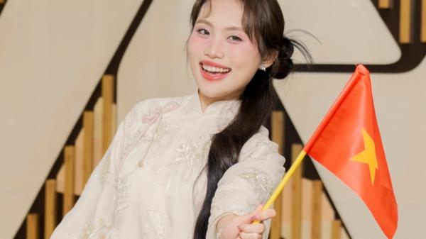 Phương Mỹ Chi hát Mùa xuân trên TP HCM gây bão