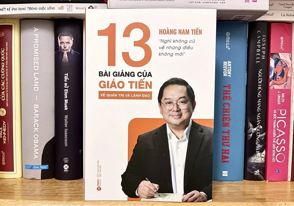 Sách 13 bài giảng của Giáo Tiến về quản trị và lãnh đạo. Ảnh: MC.