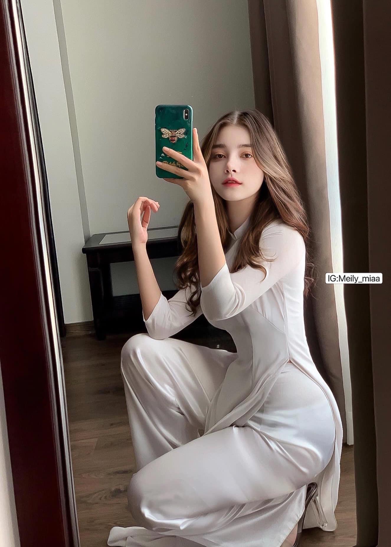 22150720-gai-xinh-mac-ao-dai-trang