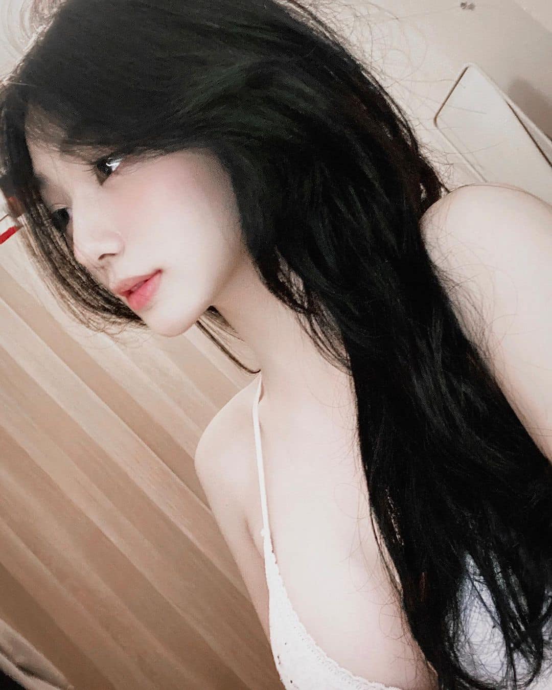 Vỏ Bọc' hoàn hảo trên MXH của hot girl Trần Hà Linh xứ 'Hà Thành', Trước khi bị bạn trai 'vén màng bí mật'